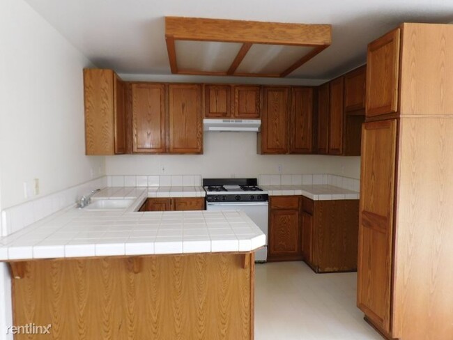 Building Photo - 3 br, 2 bath House - 625 Sandown St