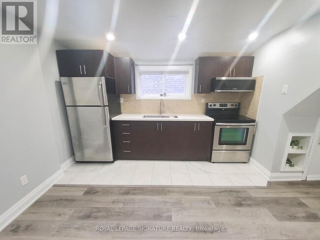 Building Photo - 77 Victoria Ave N