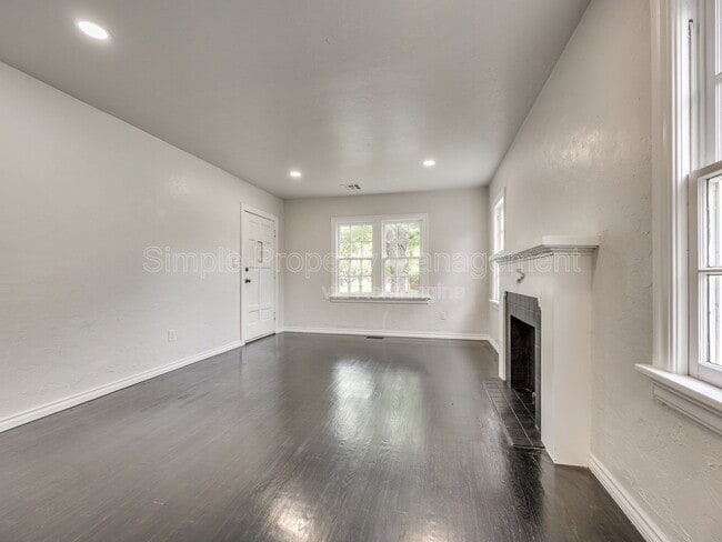 Foto del edificio - 2112 N Drexel Blvd