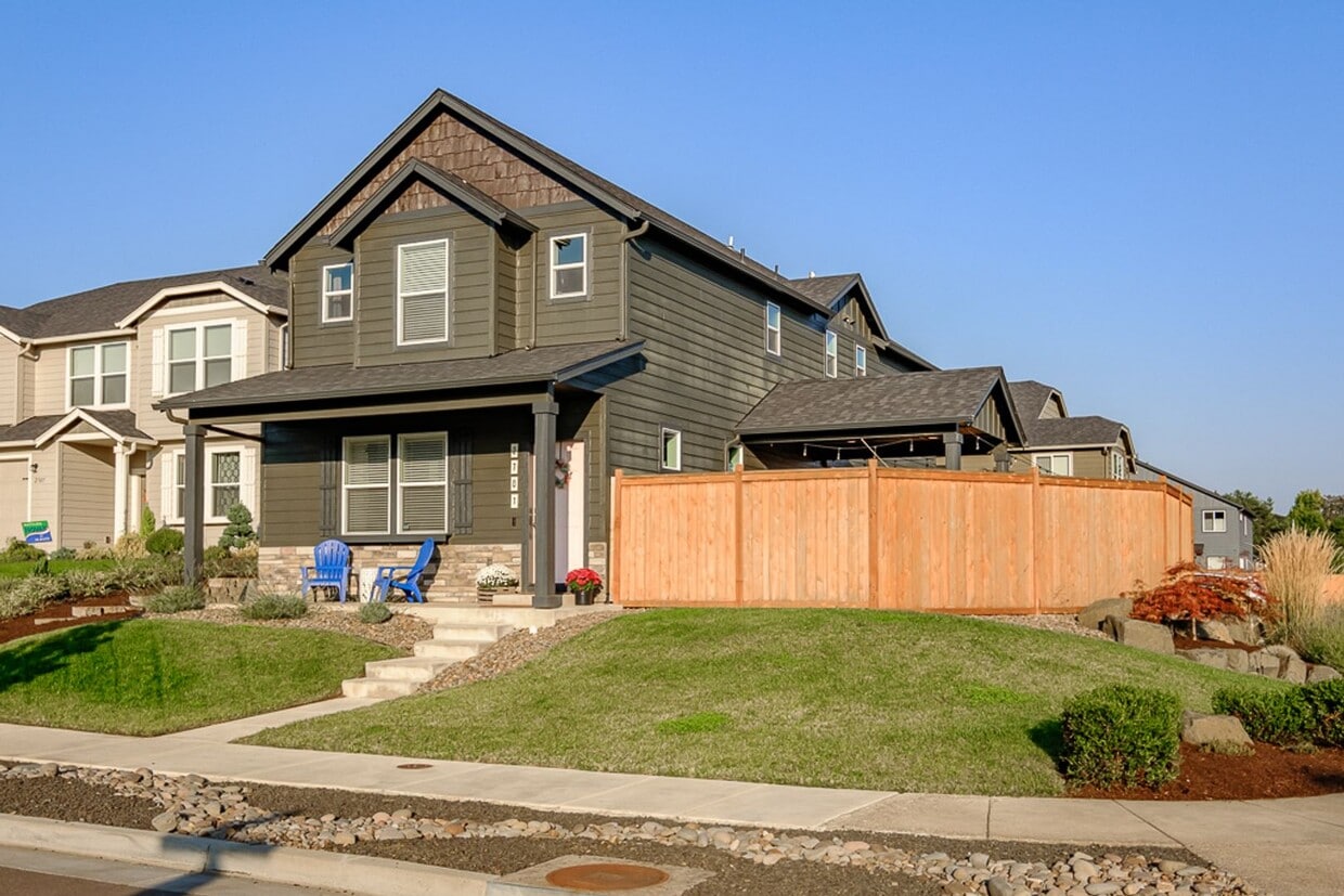 Primary Photo - Beautiful 3 Bedroom on Large Corner Lot!