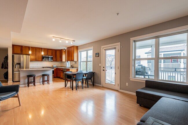 Building Photo - 1575 Zamia Ave
