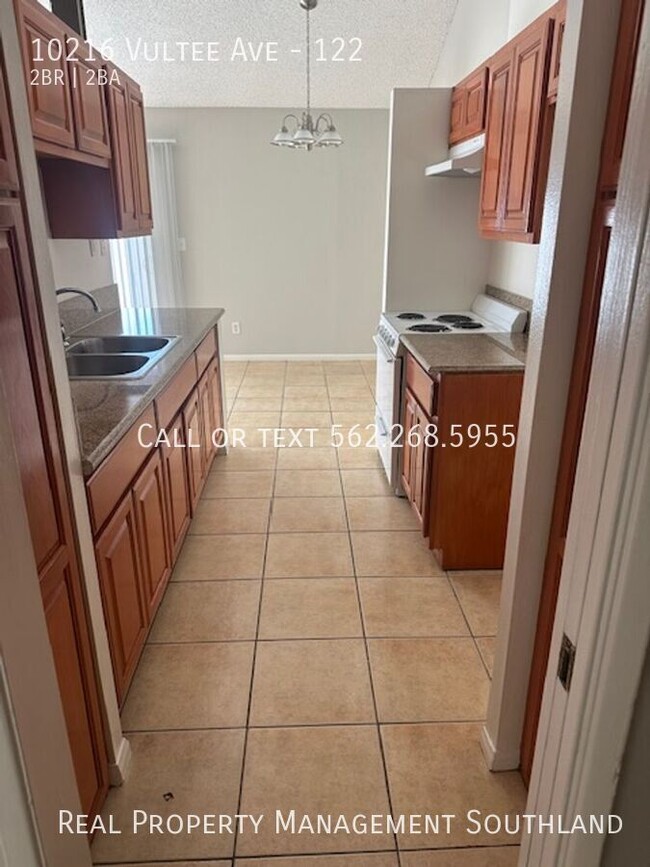 Building Photo - Newly Renovated 2 Bedroom/ 2 Bath Spacious...