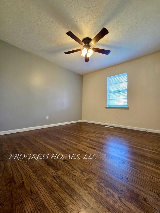 Foto del edificio - 327 Larkwood Dr SW