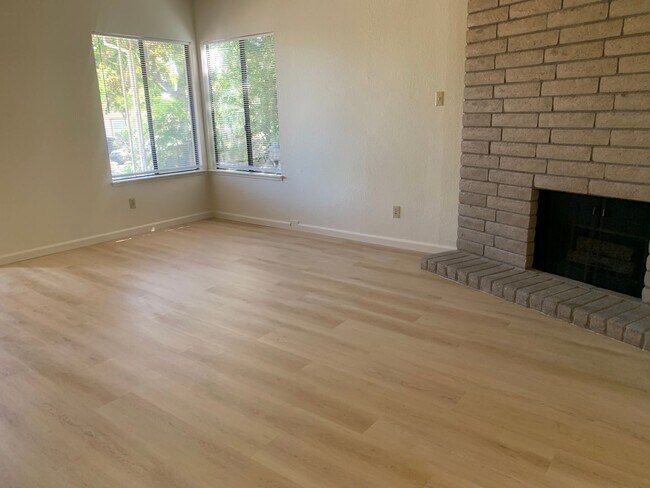 Building Photo - 3510001/60