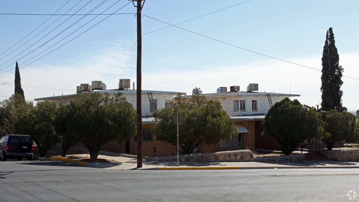 Primary Photo - 1418 N Stanton St