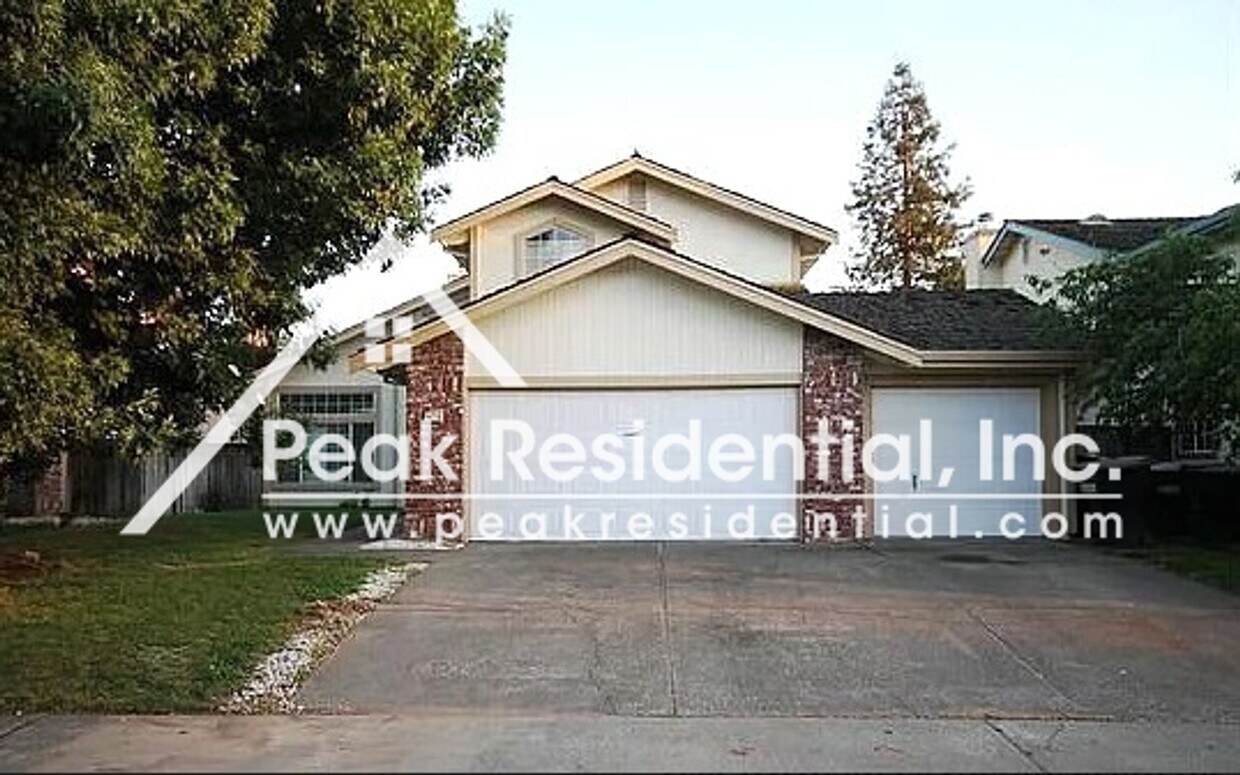 Foto principal - Spacious 4bd/3ba Vintage Park Home with 3 ...