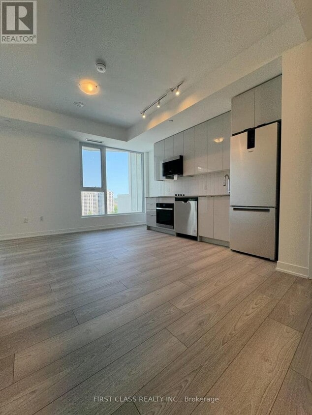 Primary Photo - 474-1474 Caldari Rd