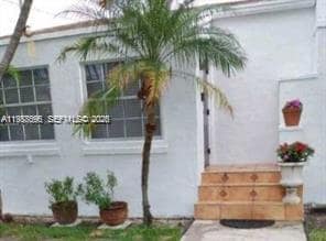 Building Photo - 1023 SW 12th Ct