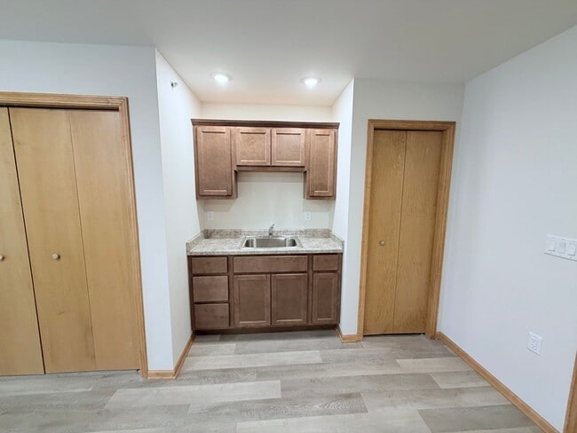 Building Photo - 2 Bed / 2 Bath Apartment in Madison, WI 53579