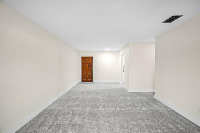 Foto del edificio - 493 NW 43rd St