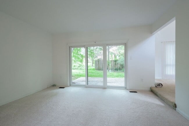 Building Photo - Spacious 4 Bedroom House in Beautiful Colu...