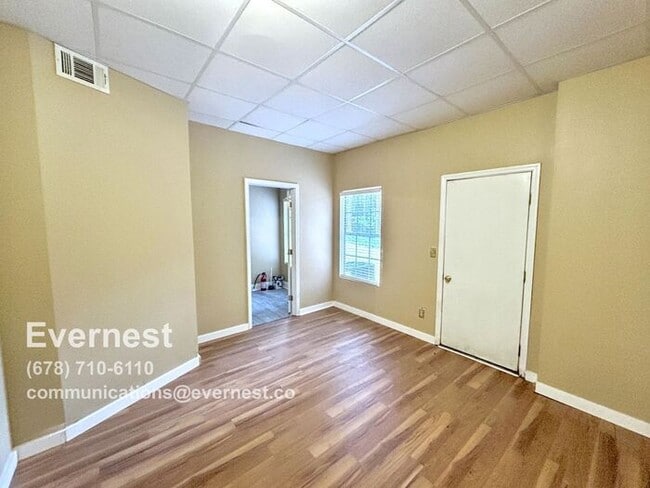 Building Photo - 4-Bedroom, 3.5-Bath Home in a Relaxing Nei...