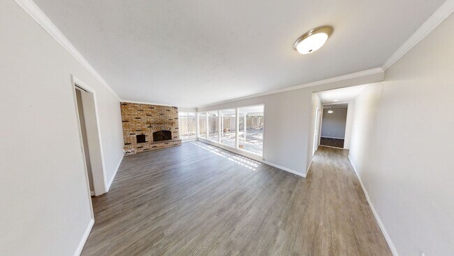 Building Photo - 5BD/2BA with a Private Yard! (Lease out, p...