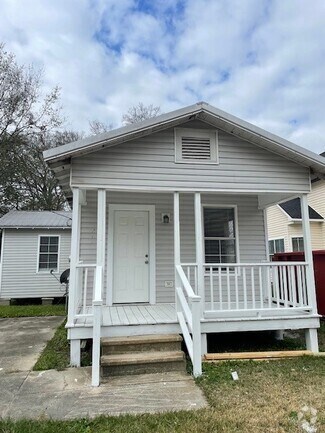 Building Photo - 2562 Thomas H. Delpit Dr
