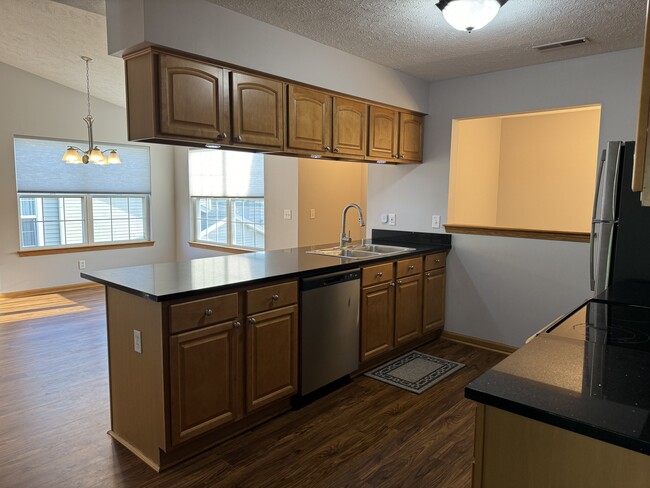 Building Photo - 950 Penny Ln