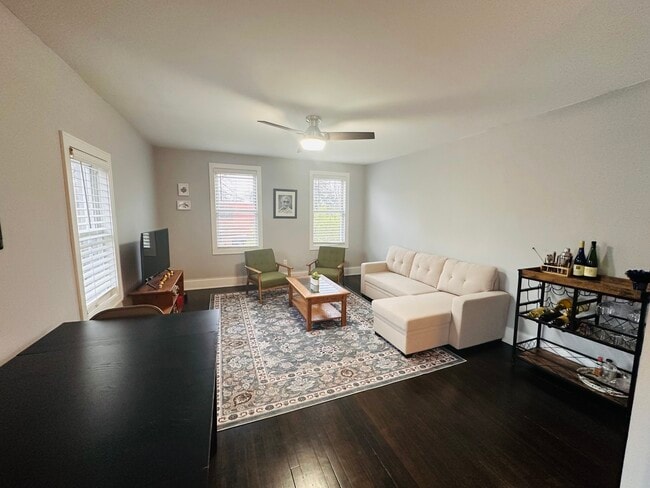Foto del edificio - 8133 Laramie Ave