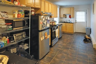 Building Photo - 2 Greenwood Ter