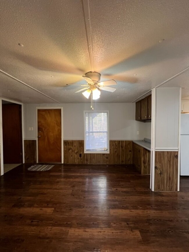 Building Photo - 2 bedrooms, 1.5 baths located on a Private...