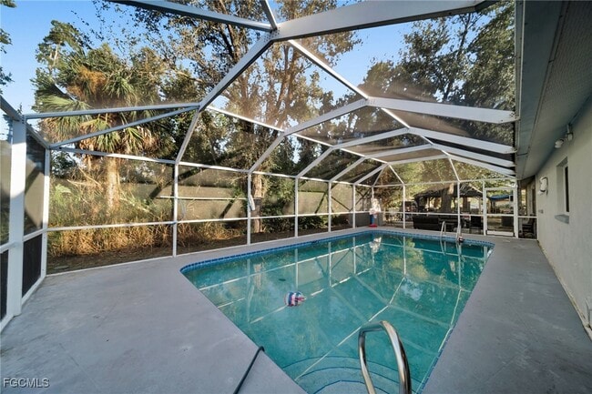 Building Photo - 1407 SE 24th Ave