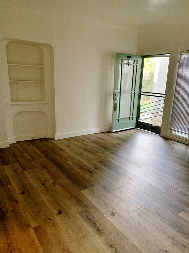 Foto del edificio - 806 N Poinsettia Pl