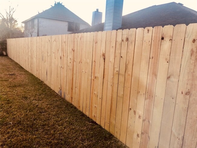 Building Photo - 2510 Carriage Ln