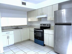 Building Photo - 8260 SW 149th Ct