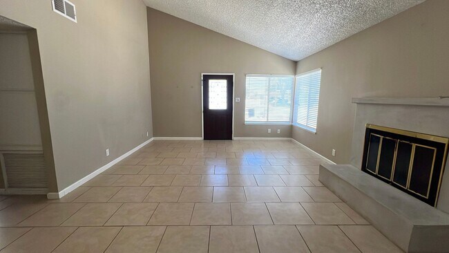 Foto del edificio - (APPLICATION PENDING) East Lancaster Home