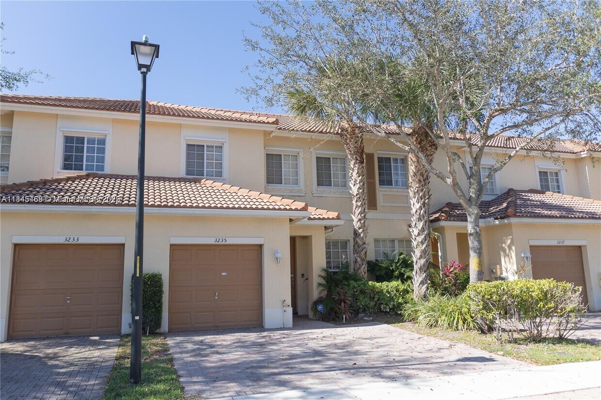 Foto principal - 3235 NW 31st Terrace