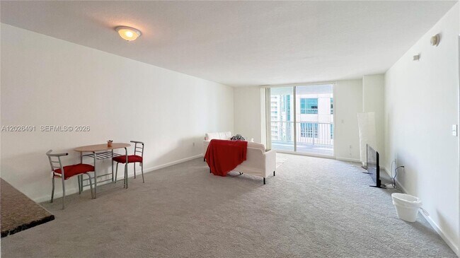 Foto del edificio - 1200 Brickell Bay Dr