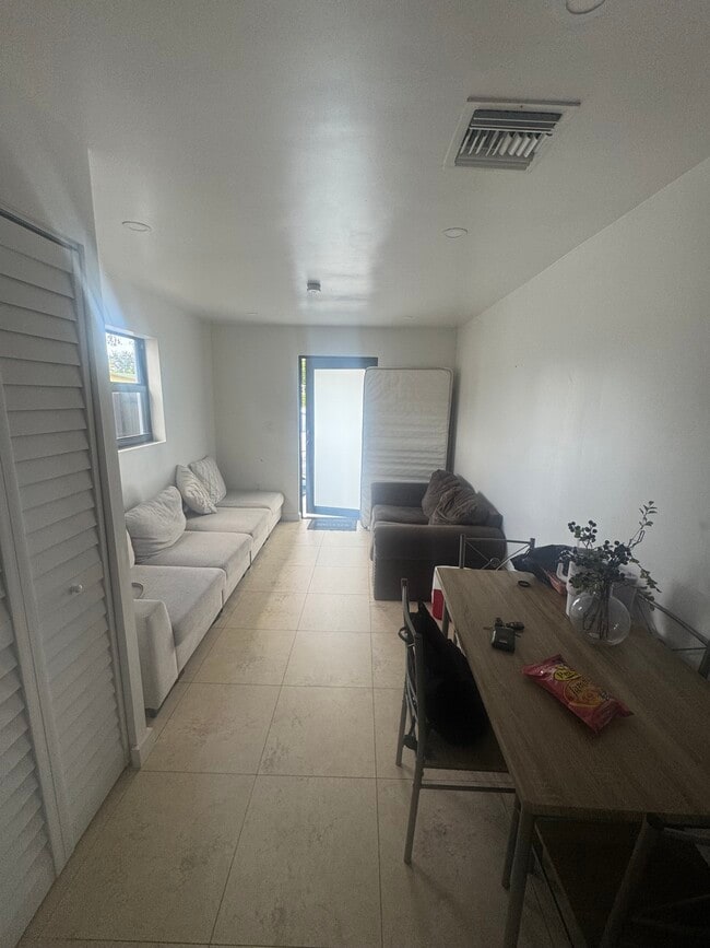 Foto del edificio - 18500 NW 22nd Pl