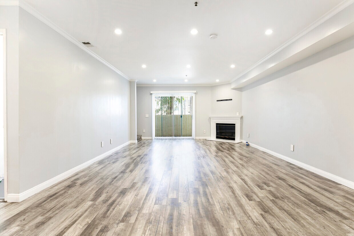 Primary Photo - 15114 Sherman Way