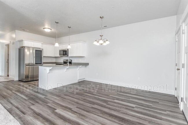 Building Photo - 770 N 260 W