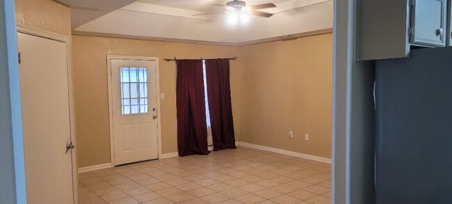 Foto del edificio - 1900 Lark Ave