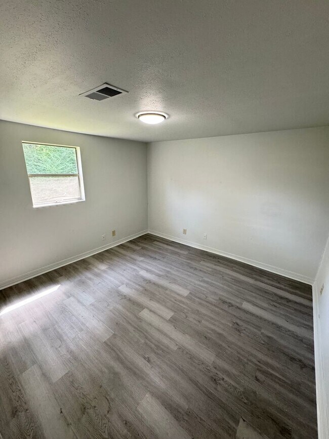 Building Photo - Near Cargill Park!