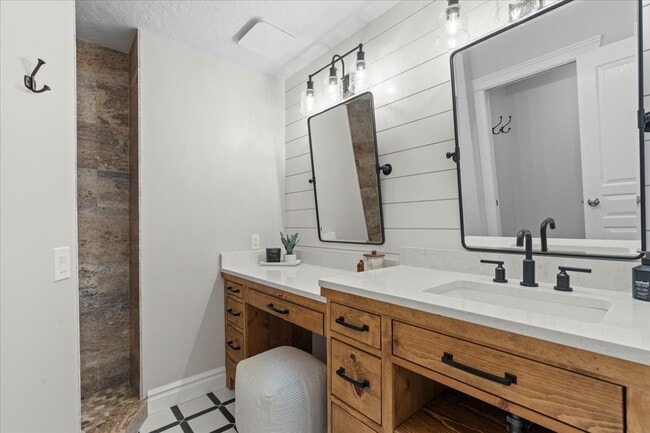 Foto del edificio - 8022 Deer Creek Rd