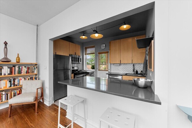 Foto del edificio - 4862 N Ashland Ave