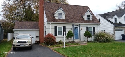 Building Photo - 183 Thorncliffe Dr