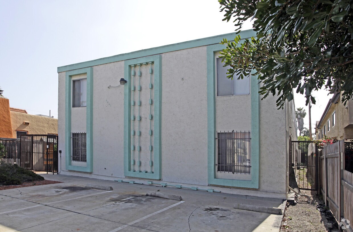 Building Photo - 4461 Hamilton St
