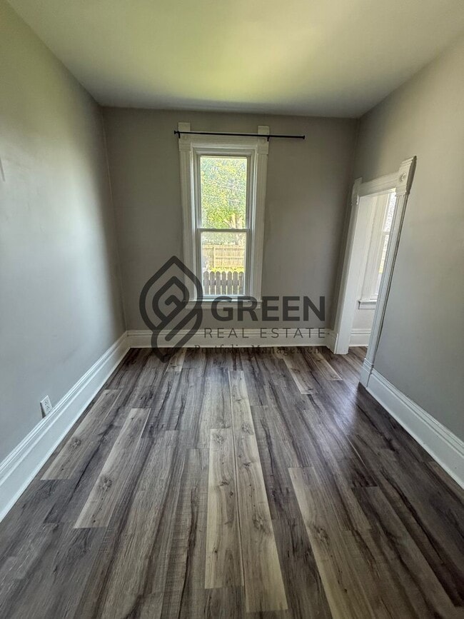 Building Photo - Beautiful apartment in Bradley