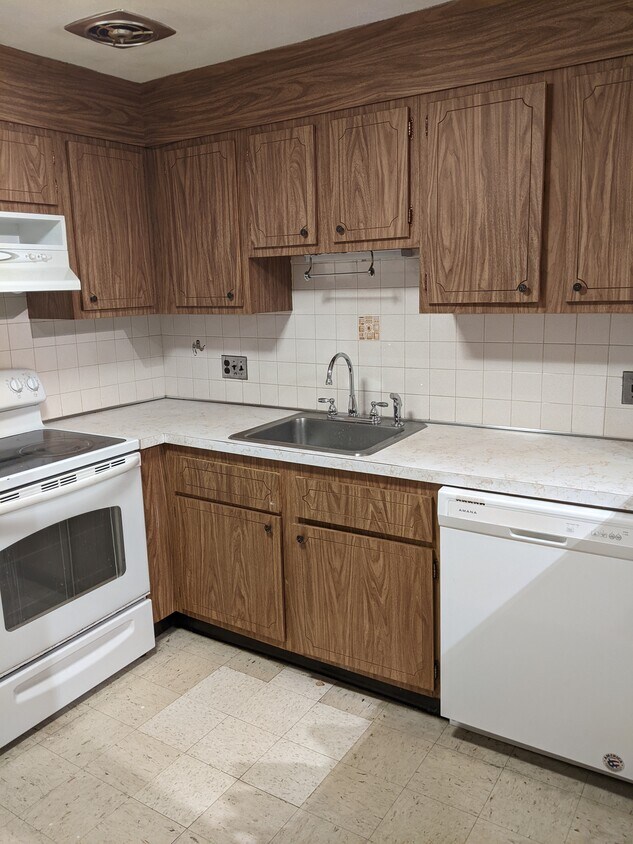 Dishwasher,stove,fridg - 100 Summer St