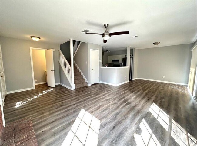 Foto del edificio - 2211 S Kirkwood Rd