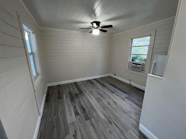 Foto del edificio - 2843 Forest Hill Blvd