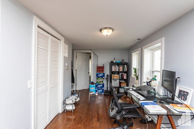 Foto del edificio - 2335 W Moffat St
