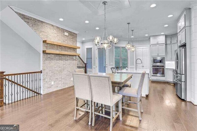 Building Photo - 813 Paden St