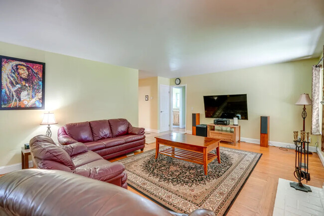 Building Photo - 1817 Sereno Dr