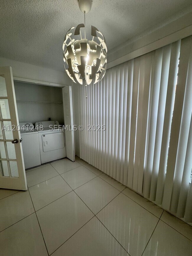 Foto del edificio - 3460 Pinewalk Dr N