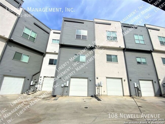 Building Photo - 2BR/3.5 bath rental townhouse near Pearl B...