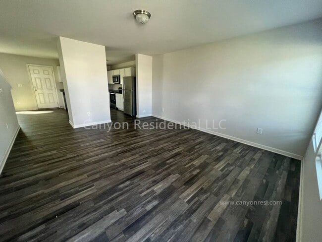 Foto del edificio - Beautiful 3b Room!Move in ready!