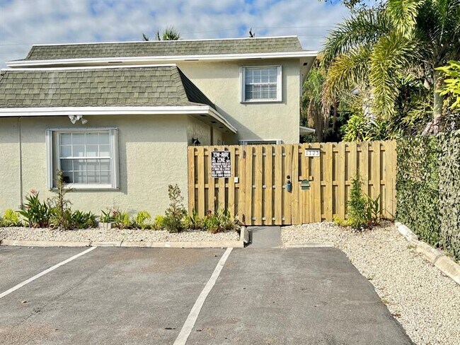 Foto del edificio - 1121-1123 N Andrews Ave