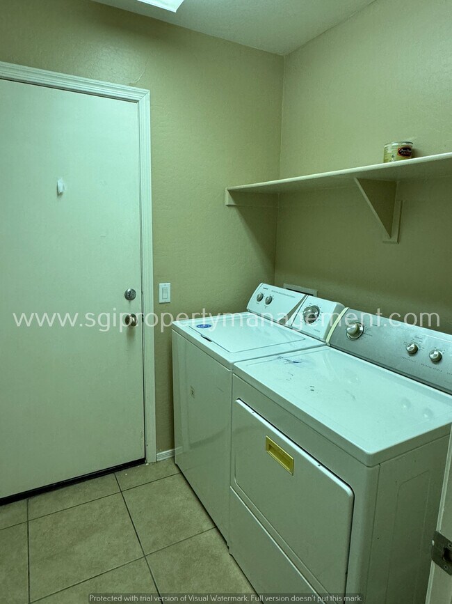 Building Photo - Clean property in Maricopa ready to rent